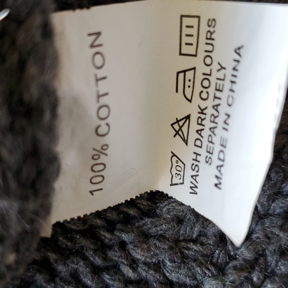 Awesome sweater charcoal color with brown buttons - Picture 5 of 6